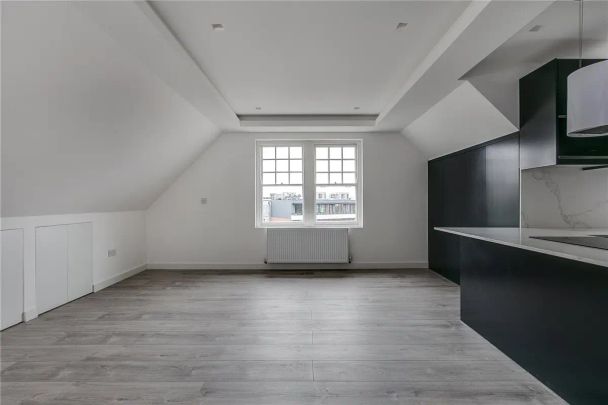 2 bedroom flat in Hampstead - Photo 1