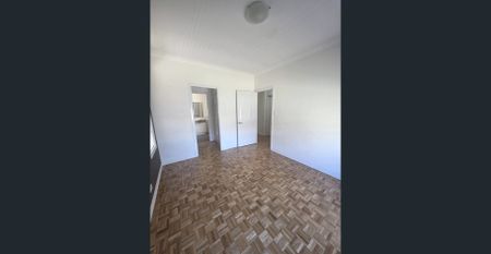 Don't miss this well presented 3 bedroom home located in a great area, close to everything you need! - Photo 3