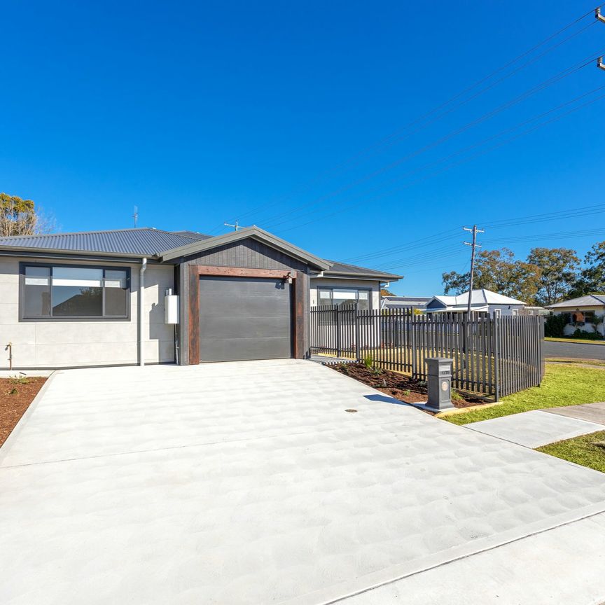 Sleek & Low Maintenance Living - Photo 1