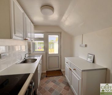 2 bedroom semi-detached house to rent - Photo 5