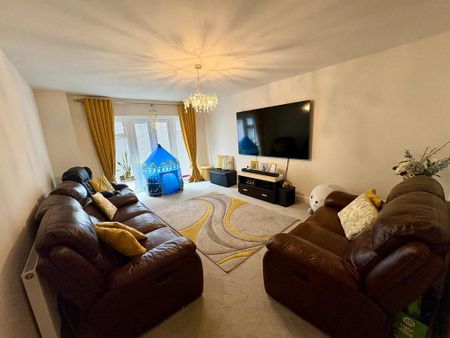 4 bedroom detached house to rent - Photo 3