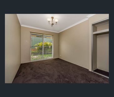 Family Oasis: 4-Bed House with AC, Modern Kitchen & Easy-Care Gardens - Photo 6