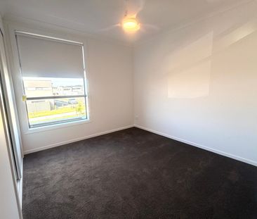 BRAND - NEW 4 BEDROOM 3 BATHRROM TOWNHOUSE IN BERWICK! - Photo 1