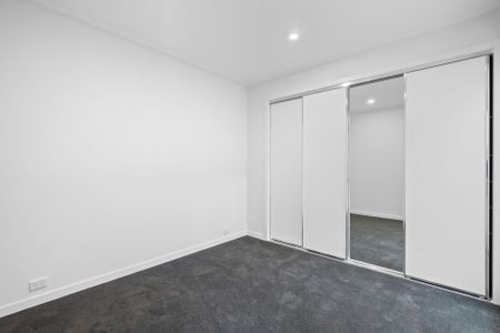 YARRAVILLE PLACE - Near new Tri-Level Townhouse in the Heart of Yarraville - Photo 2