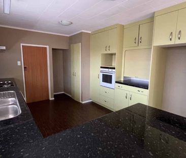 THREE BEDROOMS - FEILDING - Photo 1