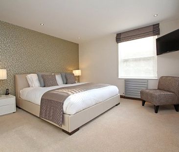 A contemporary and high specification apartment in a well run resid... - Photo 3