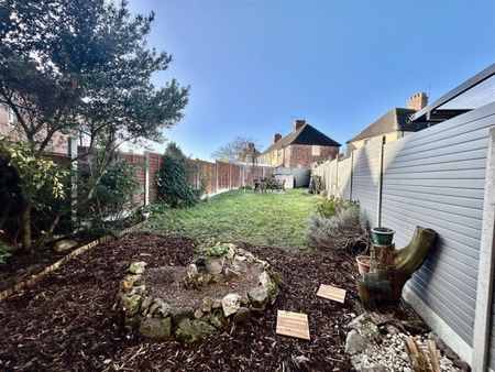 4 BED Town house To rent - Photo 3