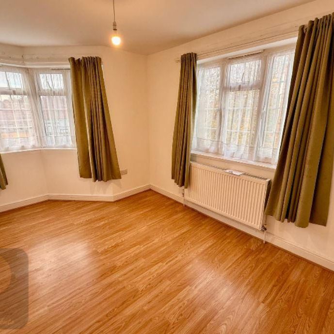 3 bedroom flat to rent - Photo 1