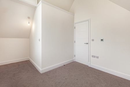 Upper Road, Kennington - Photo 2