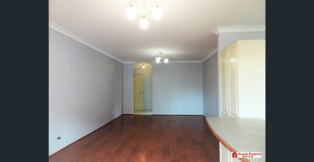 Ultra-Convenient 2 Bedroom Unit - Photo 2