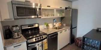 Bright and functional 2 bdrm in queen west - Photo 2