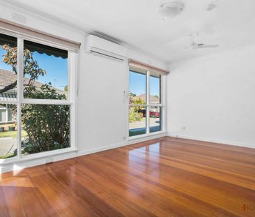 HEART OF MENTONE | COASTAL LIFESTYLE | LOW MAINTENANCE - Photo 4