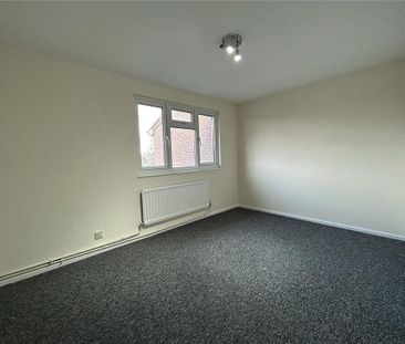 4 bedroom terraced house to rent - Photo 5