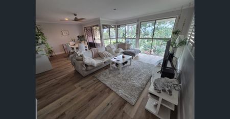 3 Bed + 1 Media Space - 2 + Bathrooms with Powder Room - Town House Available– Ideal for Relocation & Life Transitions | 3–6+ Month Lease Availabl - Photo 2