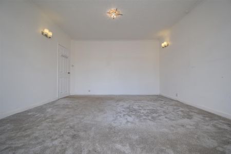 Painthorpe Lane, Hall Green, Wakefield - Photo 2