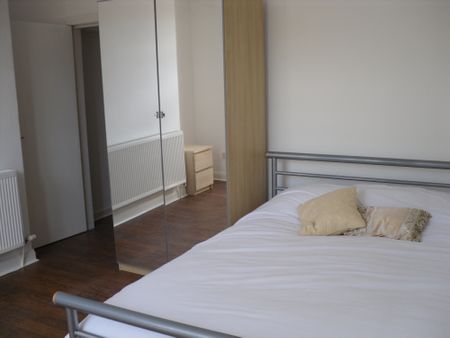 Ground Flat, 30 Ebor Place, LS6 1NR, Leeds - Photo 2