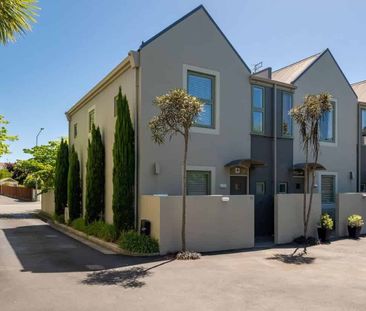 Prime Location! - Photo 4