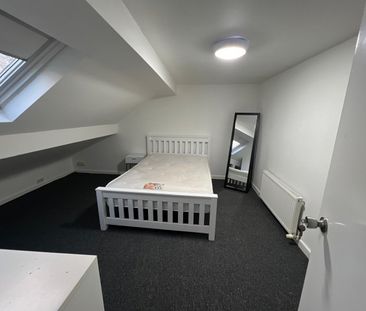 Room in a Shared House, Harrington Drive, NG7 - Photo 1