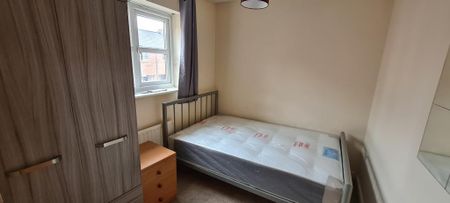 3 bedroom semi-detached house to rent - Photo 5