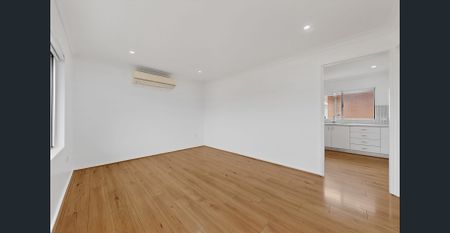 Immaculate, Light-Filled Family Residence in a Sought-After Location - Photo 3