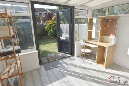 2 bedroom end of terrace house to rent - Photo 3