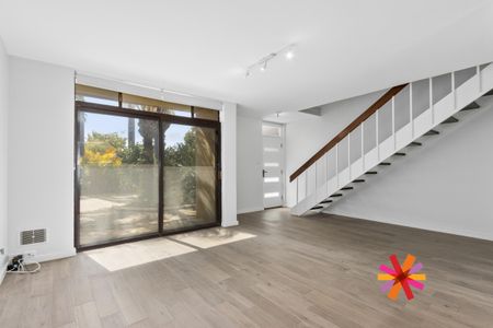 RENOVATED TOWNHOUSE WITH INCREDIBLE, SPACIOUS OUTDOOR BALI SPACE - Photo 3