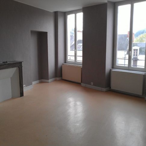 Location Appartement Studio 31 m² Argenton-sur-Creuse - Photo 2