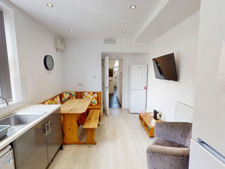 Folly Lane Room 4 - Photo 3