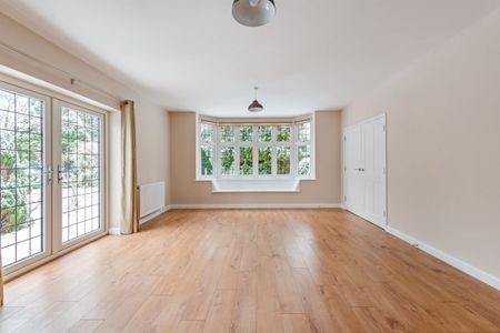 5 bedroom detached house to rent - Photo 2