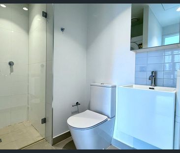 Unfurnished. Bright and Modern Two Bedroom Apartment - Photo 5