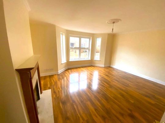 Robin Crescent, Beckton - Photo 1