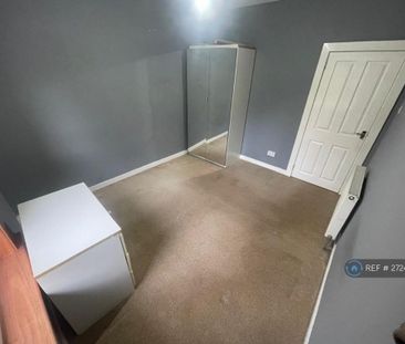 3 bedroom flat to rent - Photo 3