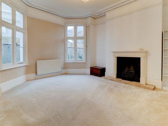 5 BED House To rent - Photo 1