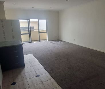 1BR Apt with Balcony! - Photo 4