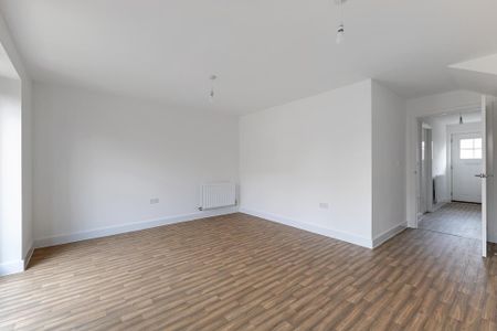 3 bedroom end of terrace house to rent - Photo 2