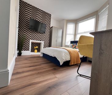 BEDROOM 1- MEDIUM DOUBLE ENSUITE - Photo 1