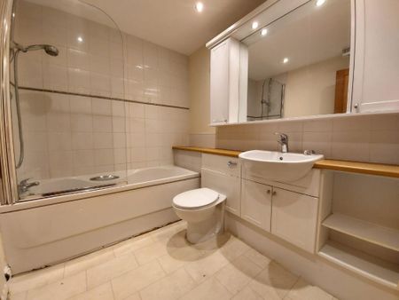 2 bedroom flat to rent - Photo 5