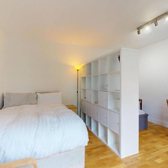 Studio to rent - Photo 1