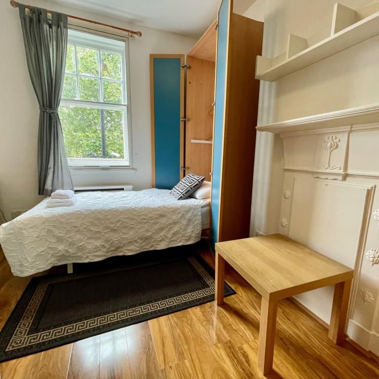 Flat 320 Fulham Palace Road, Fulham W6 9HH - Photo 1
