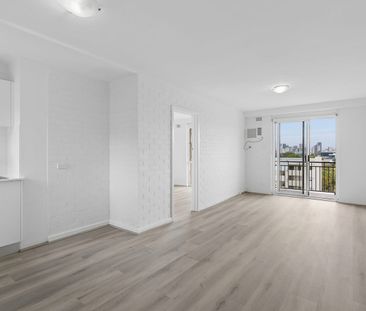 Renovated One Bedroom Unit in Security Block - Photo 2