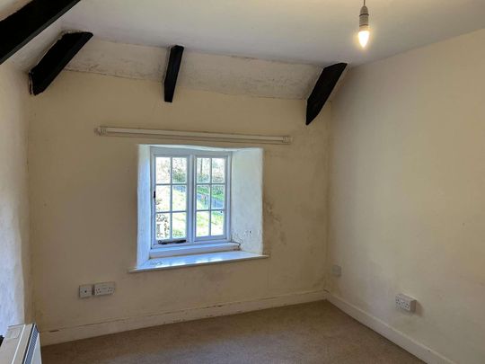 A character three bedroom Cottage in a peaceful location forming part of the Trebartha Estate to let on an Assured Shorthold Tenancy for an initial period of 12 - Photo 1