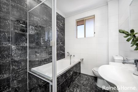 Spacious Three Bedroom Unit in Belmore - Photo 4