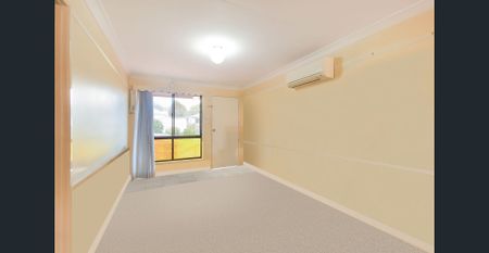 Neat and tidy 2 bedroom in Mount Lofty! - Photo 4