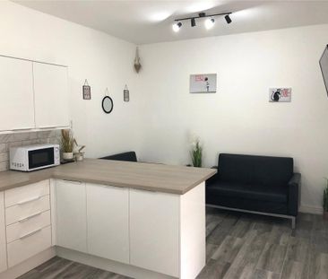 5 bedroom end of terrace house to rent - Photo 1