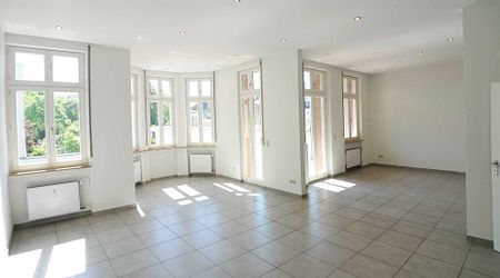 Ideal für eine Familie – Renovierte 4-Zimmer Wohnung mit Einbauküche und TG, Trier-Innenstadt - Photo 3