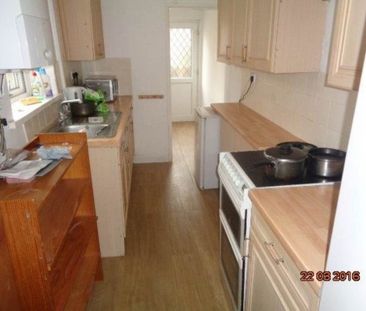 4 Bed - Stow Hill, Treforest - £890 per month - Photo 5