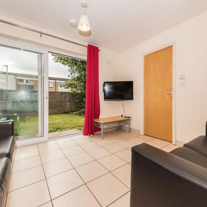 6 bedroom house to rent - Photo 1