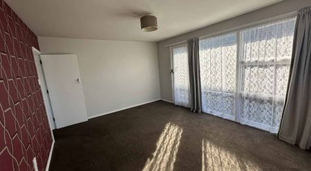 City - 2 Bedroom - Photo 3