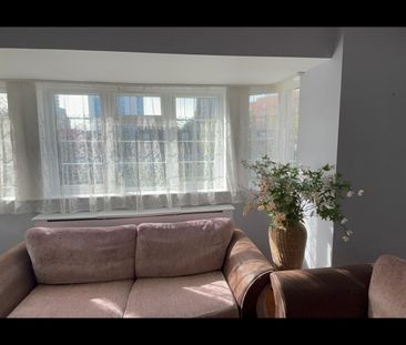 2 Bed Flat, Amhurst Court, N16 - Photo 2