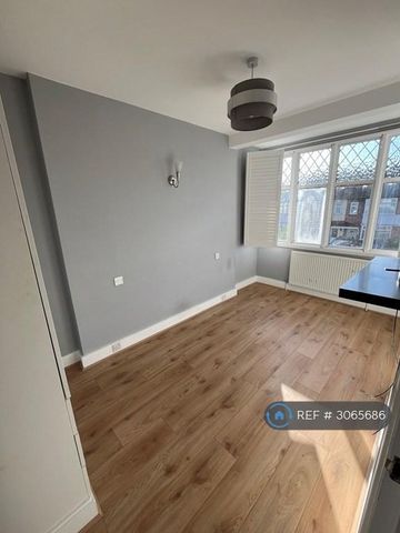 3 bedroom terraced house to rent - Photo 2